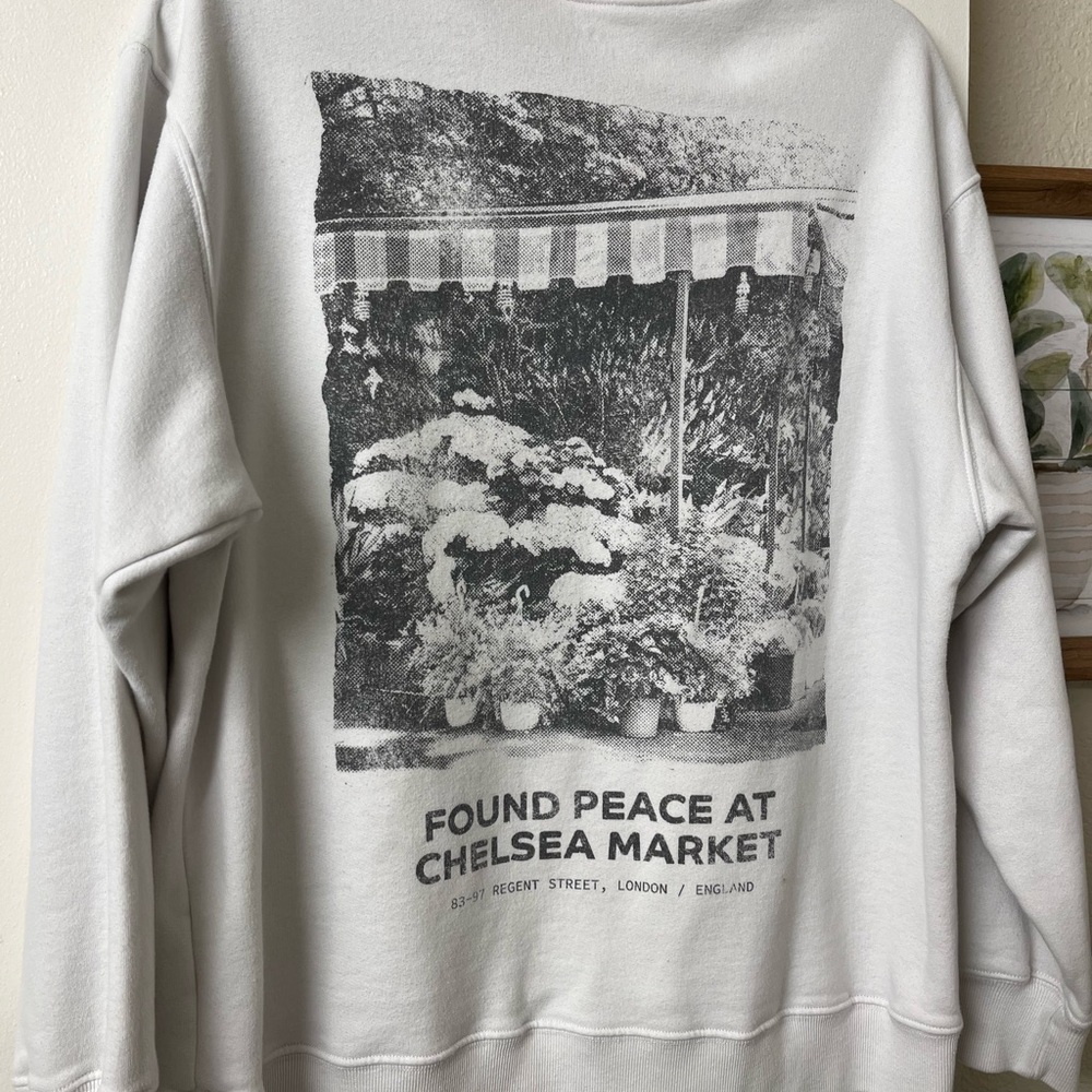 Chelsea Market Graphic Sweatshirt - White Hollister